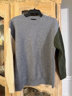 Line & Dot Crewneck Colorblock Sweater - Gray/Olive/Cream